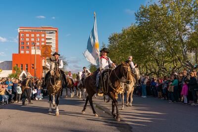 Necochea: Convocan a instituciones para el desfile del 143º Aniversario de la ciudad