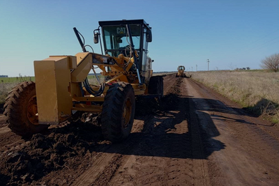 Necochea: Continúan las tareas de reparación de caminos rurales