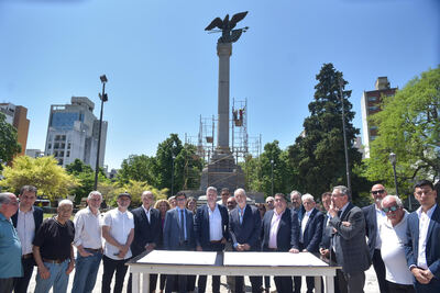 La Plata: Comenzó la obra de reconstrucción integral de Plaza Italia
