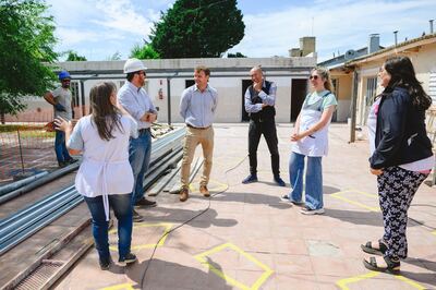 Olavarría: Avanza la obra de recambio de techos en la Escuela Nº 55 de barrio AOMA