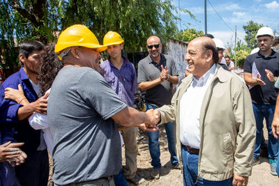 Berazategui: Continúan las obras de red de agua y desagues cloacales en Barrio Compal