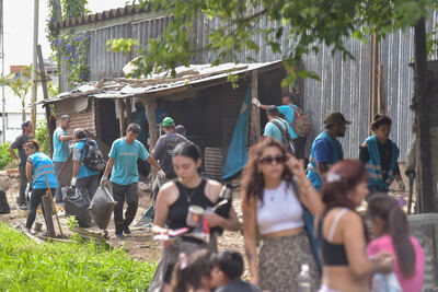 La Plata: Avanza la relocalización de familias del barrio "Las Vías"