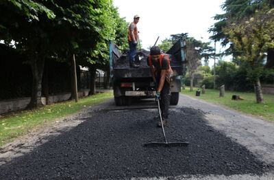 La Plata: Ejecutan tareas de bacheo en más de 80 cuadras de la ciudad