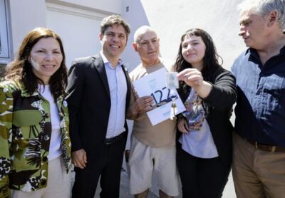 Chascomús: Kicillof entregó viviendas para familias de la ciudad
