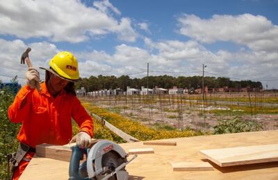 Presidente Perón: Se construyen más de 800 casas en Guernica