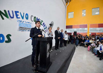 Avellaneda: Kicillof inauguró obras de infraestructura educativa y entregó escrituras gratuitas