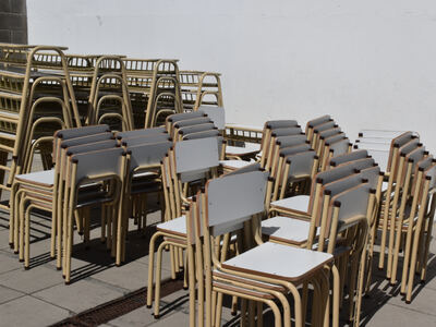 Berisso: La Escuela Secundaria N°11 "Mercedes Sosa" recibió nuevo mobiliario
