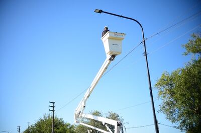 La Plata: Refuerzan el plan de iluminación y alumbrado público en más barrios de la ciudad
