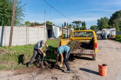 Azul: Realizaron tareas de mantenimiento de calles en el barrio El Sol