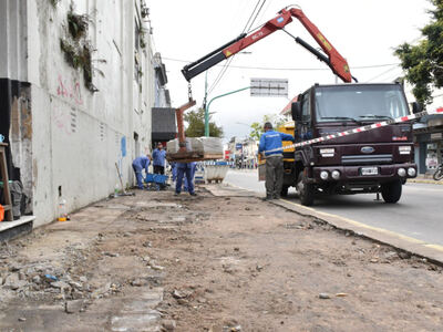 Berisso: Comenzó la primera etapa de renovación de veredas en la Avenida Montevideo