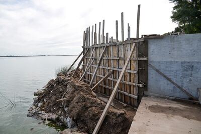 Chascomús: Comienza la última etapa de la reconstrucción de la muralla en la costanera  
