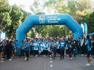 Lomas de Zamora: Se realizó una nueva edición de la maratón “Lomas Corre de Azul”