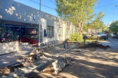 Necochea: Ejecutan una obra en la Escuela N°501 para solucionar problemas de anegamiento