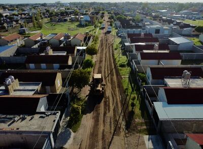 Olavarría: Ponen en marcha el mantenimiento de calles en los barrios Educadores, Villa Aurora y Parque Arano