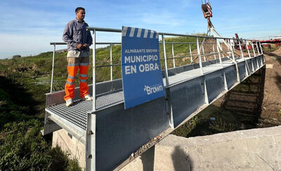 Almirante Brown: El Municipio instala un puente peatonal que conecta a dos barrios de Glew