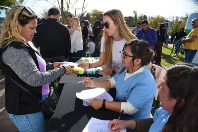 La Plata: Realizan una jornada oftalmológica con entrega de anteojos en El Retiro