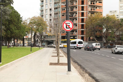 La Plata: Rige la prohibición de estacionar en el perímetro de Plaza Rocha