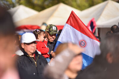 La Plata: Paraguay celebra el 214° aniversario de su independencia en Plaza Moreno