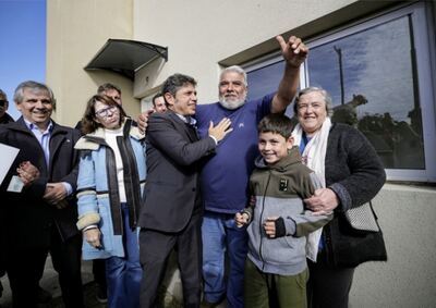 Chivilcoy: Kicillof entregó viviendas y escrituras a familias del distrito