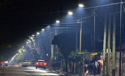 Almirante Brown: La Comuna continúa con la instalación de nuevas luces LED en las principales avenidas del distrito