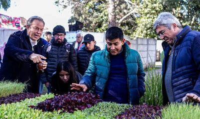 Almirante Brown: Se entregaron insumos y certificados para potenciar la producción local