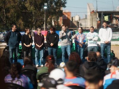Lomas de Zamora: La Comuna entregó kits deportivos a clubes de barrio