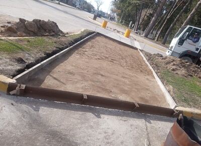 Necochea: La Comuna arregla veredas y coloca rampas de acceso en el paseo de 10 y Pinolandia