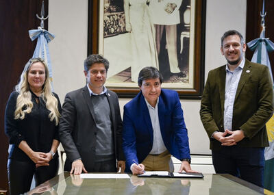 Provincia Leasing: Kicillof y Cuattromo firmaron convenios con municipios para la compra de bienes de capital