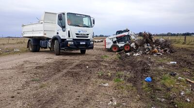 Olavarría: Se realiza la limpieza de micro basurales a cielo abierto sobre Calle 2