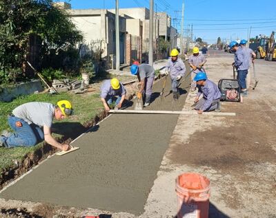 Olavarría: Reparación de cordón cuneta y pavimento en un sector del barrio Sarmiento Norte