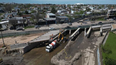 La Plata: Avanza la obra del puente sobre el Arroyo "El Gato"