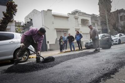 Quilmes: Avanzan los trabajos de bacheo en el centro