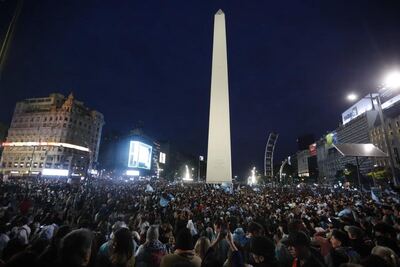 IMPRESIONANTE FESTEJO EN LAS CALLES POR EL PASE DE ARGENTINA A LA FINAL