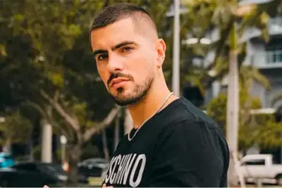 Fer Vázquez explora las dos caras de una ruptura en su nuevo single "Historia mal contada"