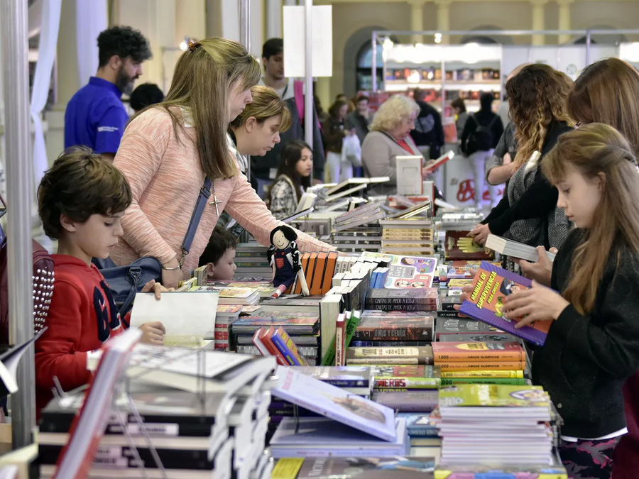 La Plata: Comenzó la Feria del Libro local con miles de concurrentes