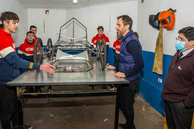 Junín: Entregan subsidio a la Escuela Técnica para participar del "Desafío Eco 2022"