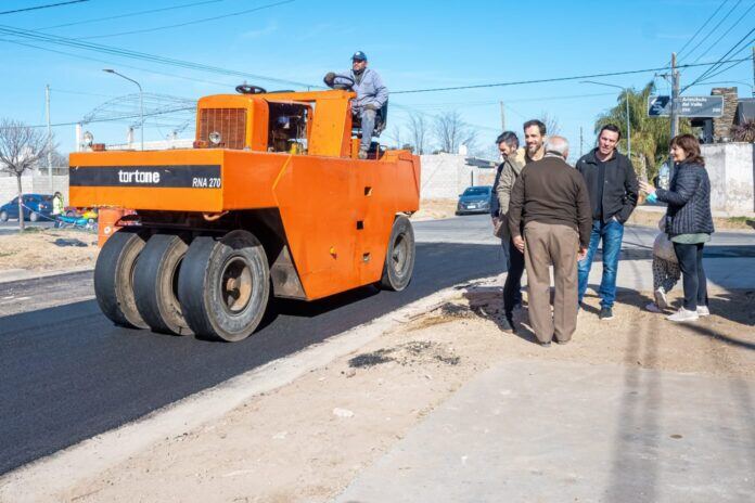 Junín: Avanzan las obras de pavimento en el barrio "11 de Julio"