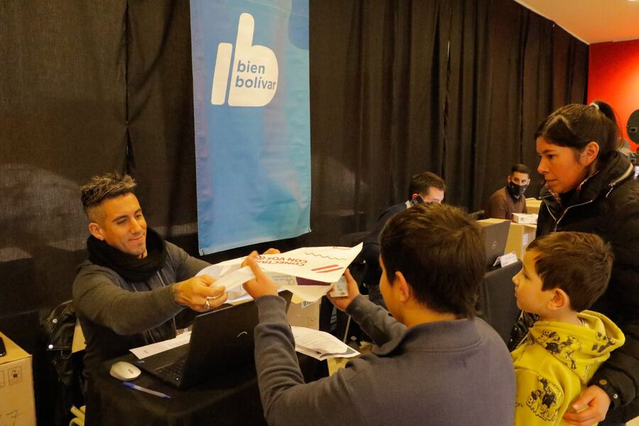 Bolivar: A través del programa "Conectando con vos" se entregaron más de 720 tablets