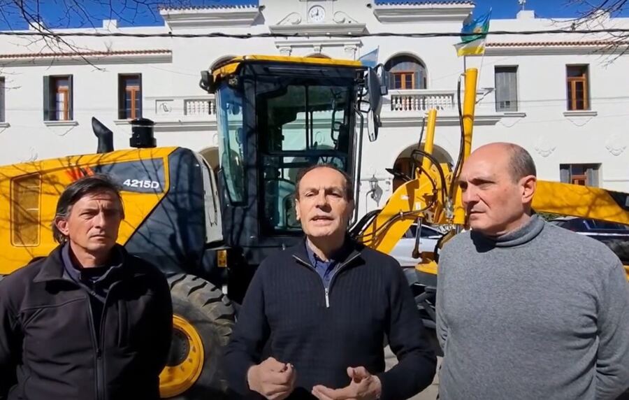 Carlos Casares: La gestión local adquirió una nueva motoniveladora