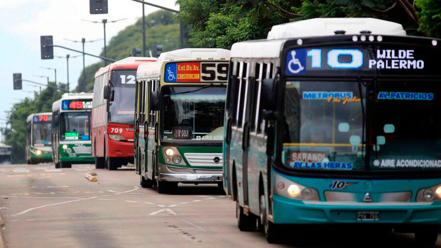 Habrá una reducción de servicios de colectivos en el AMBA