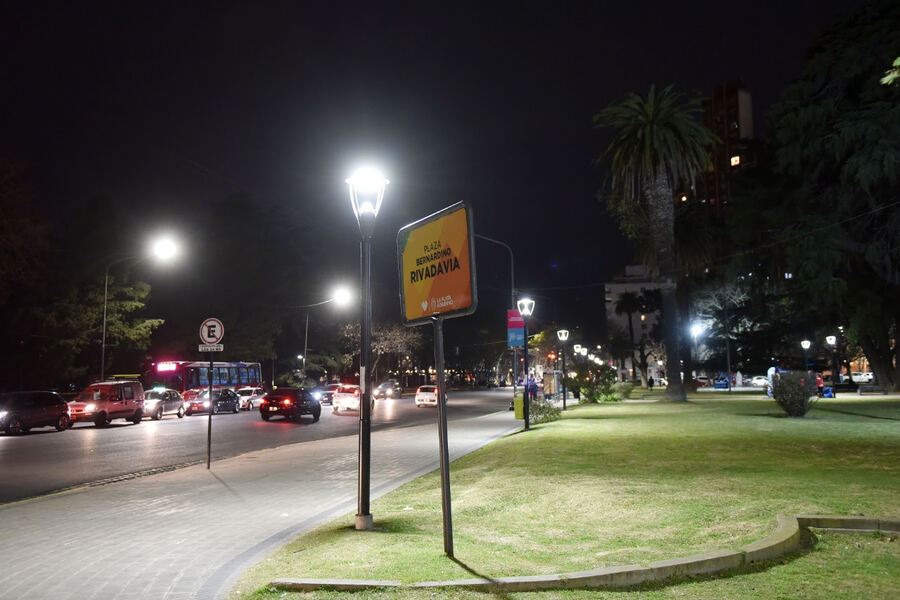 La Plata: Concluyó la renovación de las plazas Rivadavia y Almirante Brown
