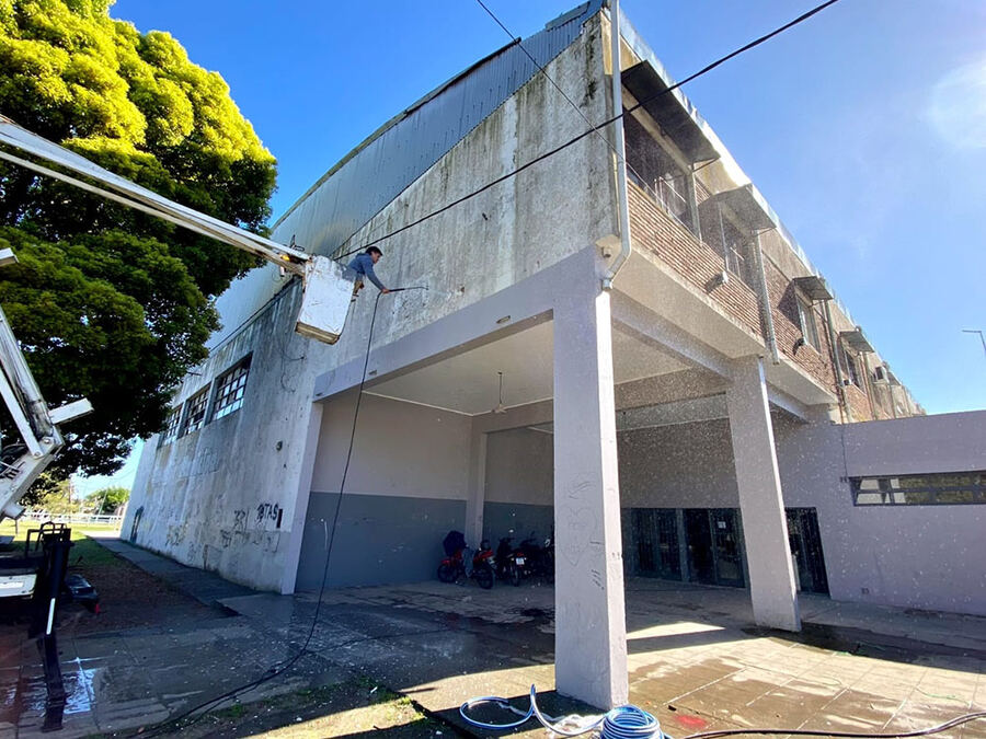Berisso: Avanza la refacción del Gimnasio Municipal "Mariano Freire"