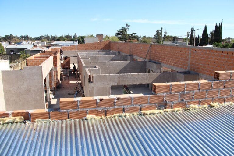 Lobería: Comenzaron a techar el Jardín Maternal N°1