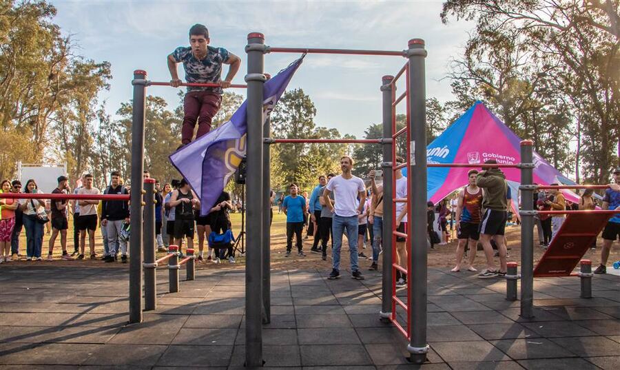 Junín: Se inauguró un circuito público de calistenia en el Parque Borchex