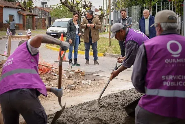 Quilmes: Avanzan los trabajos de bacheo y mantenimiento del espacio público