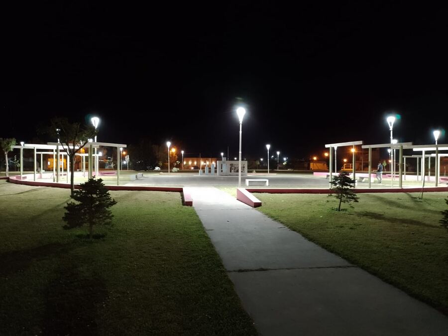 Saladillo: Concluyó la renovación de luminarias en la plaza 17 de Octubre