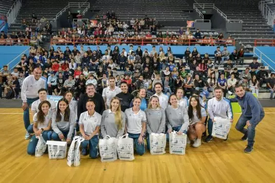 Mar del Plata: La Comuna entregó becas a 235 deportistas locales