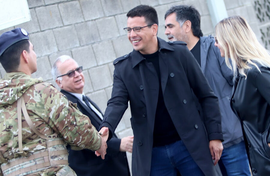 La Costa: Cardozo visitó los ejercicios de ciberdefensa en la estación de amarre del cable submarino en Las Toninas