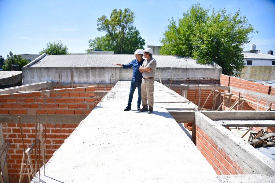 La Plata: Julio Garro supervisó la obra del Jardín Nº 912 en Altos de San Lorenzo