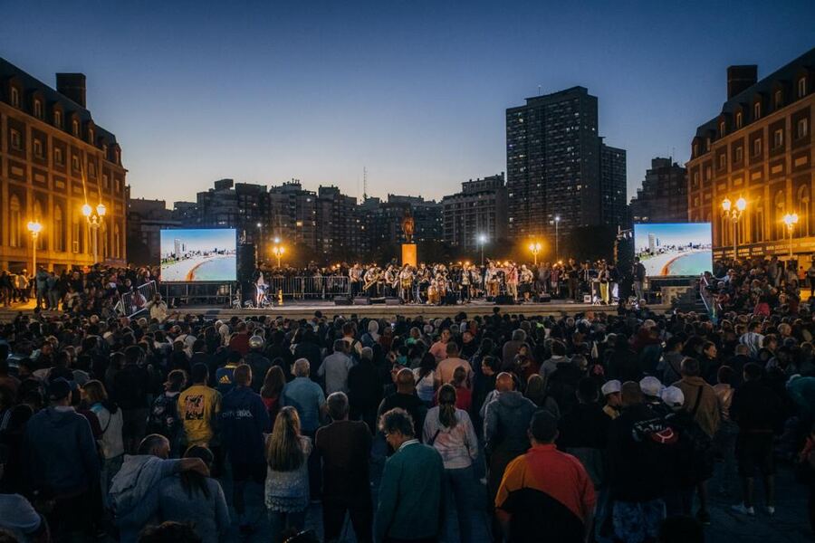 Mar del Plata: Música y danza en el acto oficial de encendido de las Farolas históricas de la Rambla